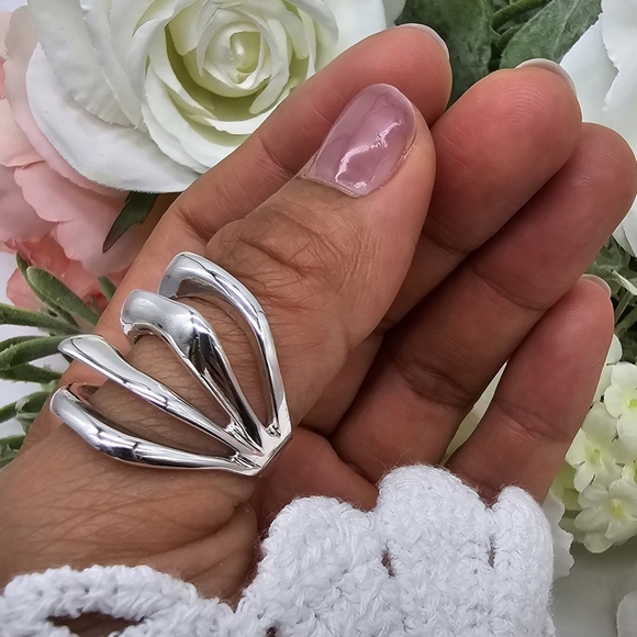 ❤️ IN LINE RING - Picture 13 of 14